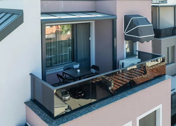 By The River 2 Апартаменты *