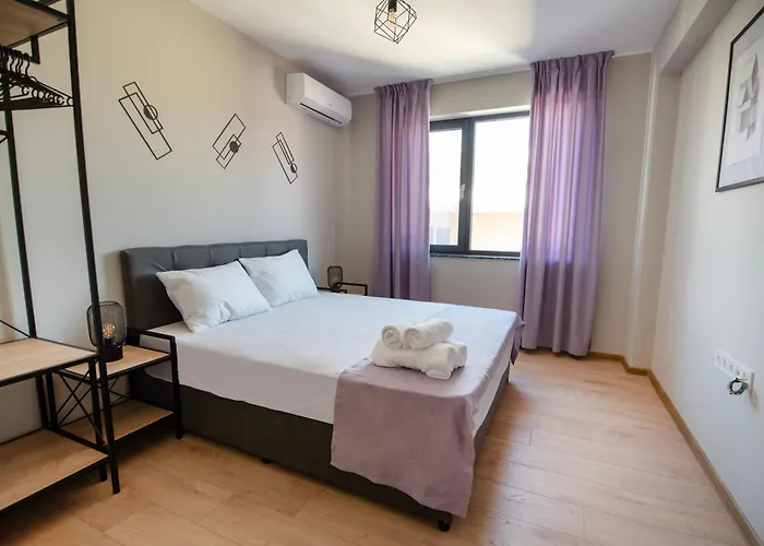 By The River 2 Апартаменты *