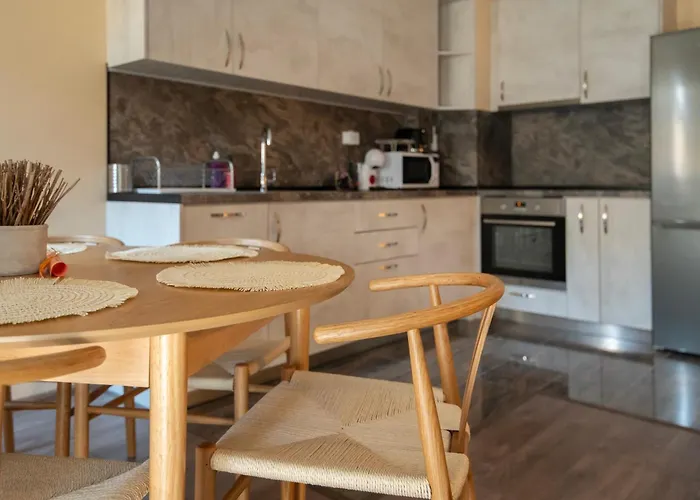 Апартаменты By The River 2