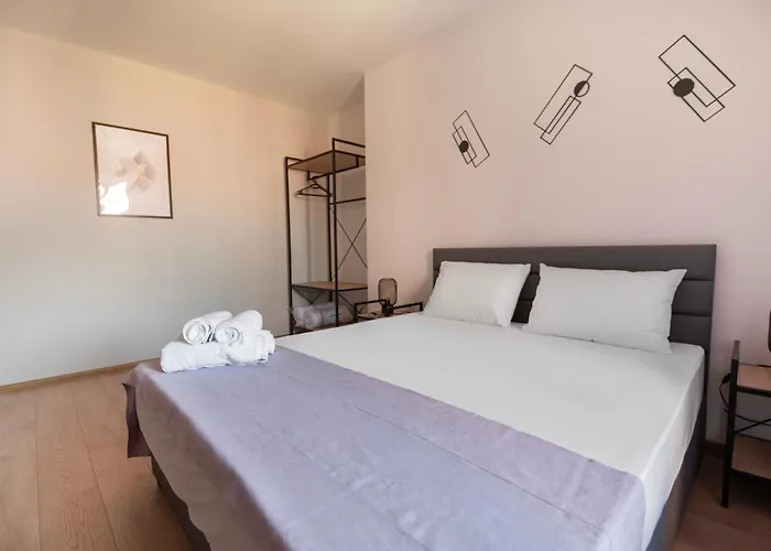 By The River 2 Апартаменты *