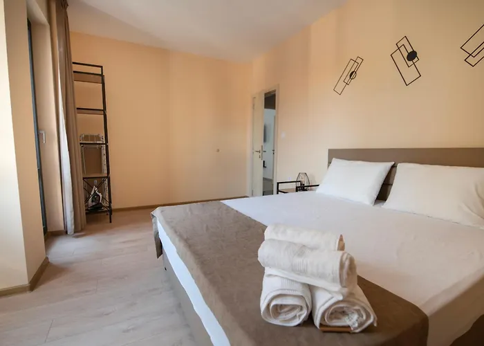 Apartment By The River 2 *