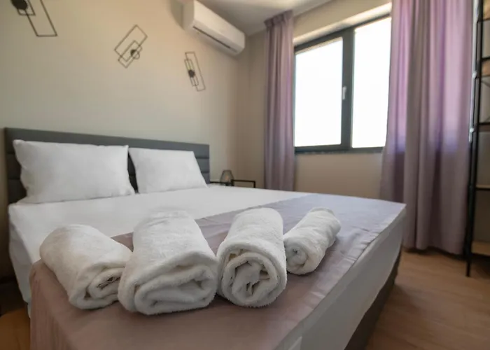 Apartment By The River 2 *