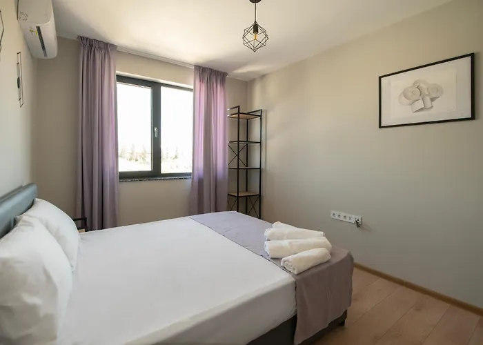 Apartment By The River 2 *